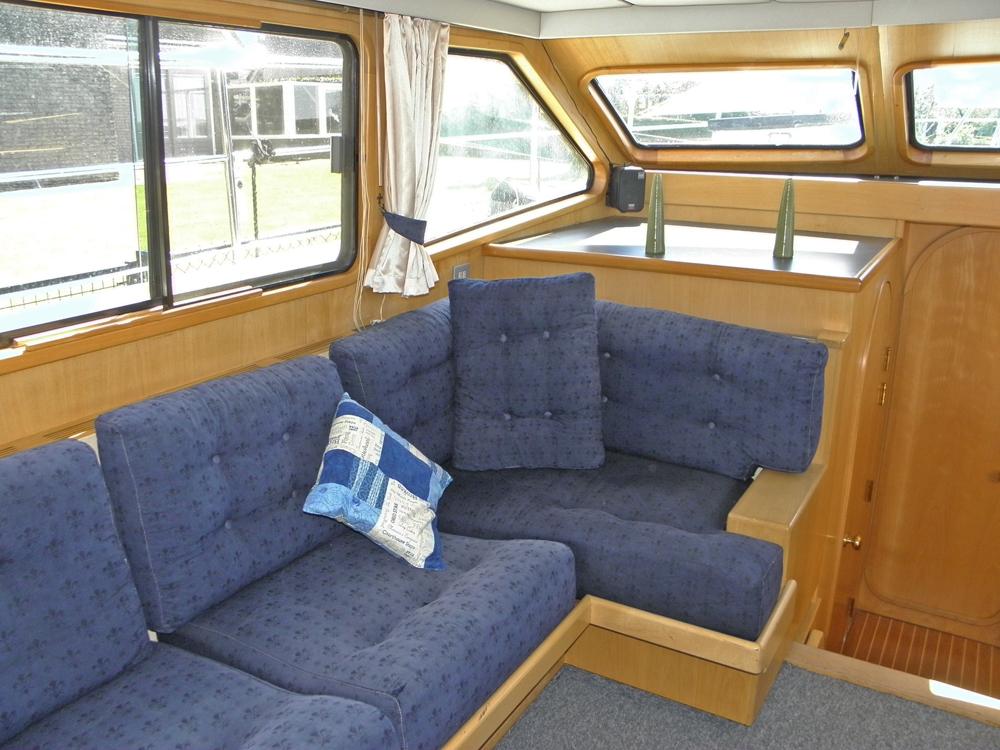 Saloon, Accommodation